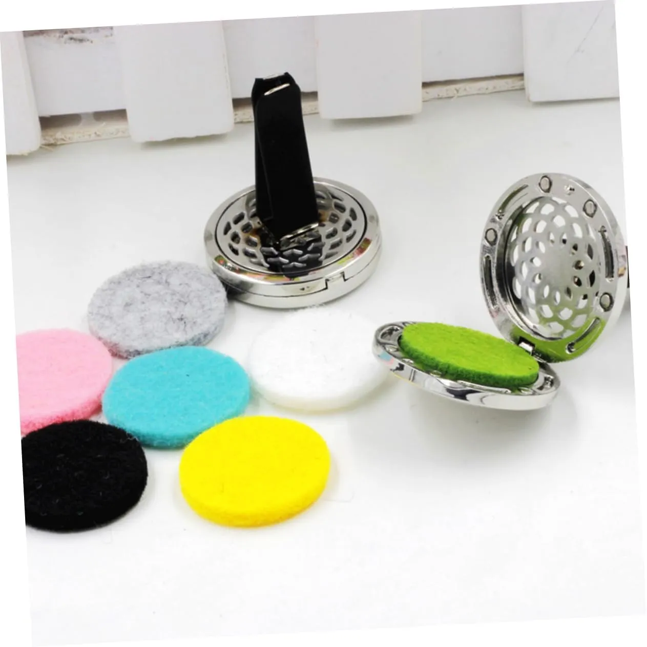 Car Fragrance Diffuser Clip Stylish Perfume Clamp for Vent Diffuser with Refill Pad for Cars Homes Offices