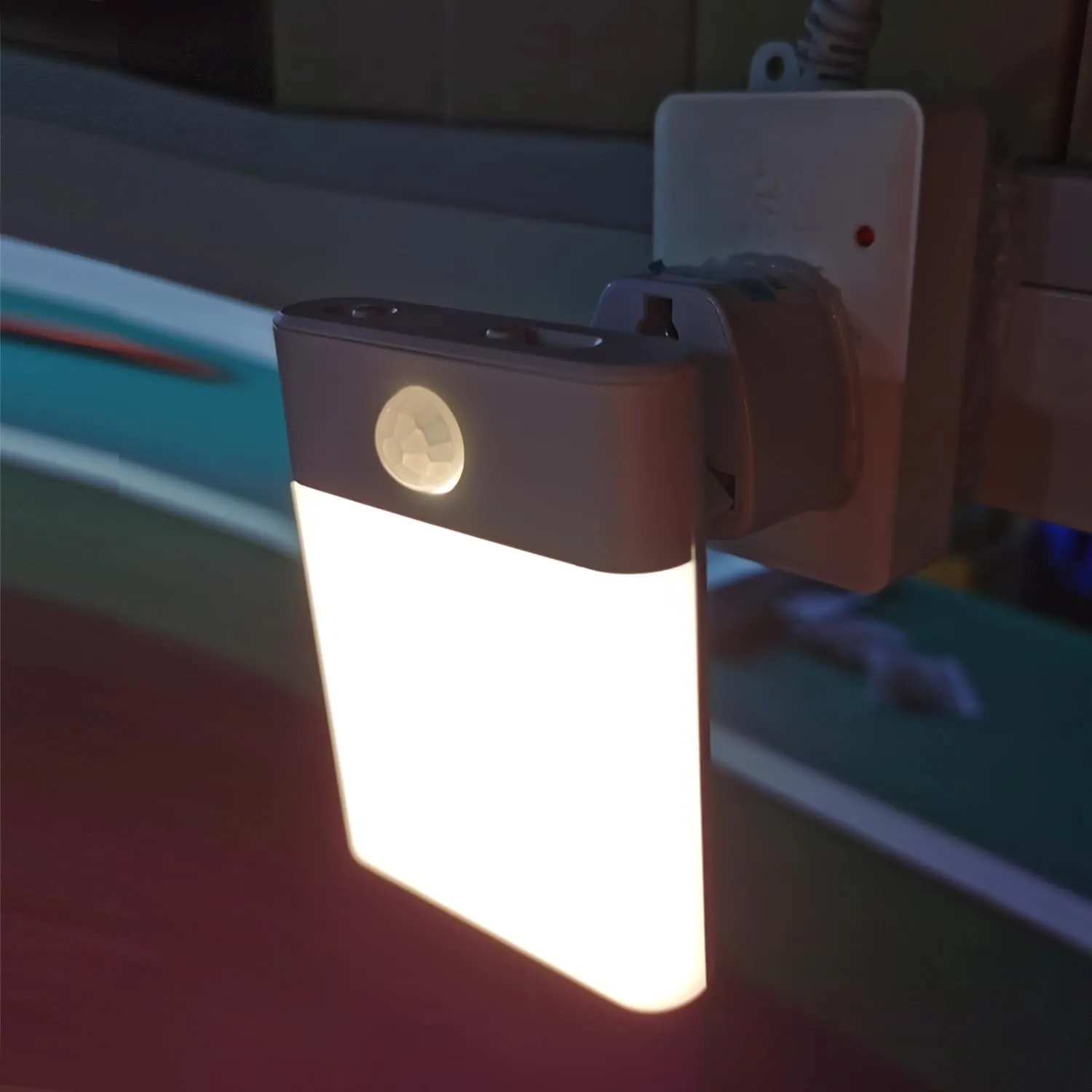 Motion Sensor Night Light with Dusk to Dawn Sensor, Big Illunimation Area with Adjustable Brightness 3 Mode AUTO/ON/Off for Kids'room, Toilet, Bedroom, Hallway,Stairs, Kitchen. 1 Pack